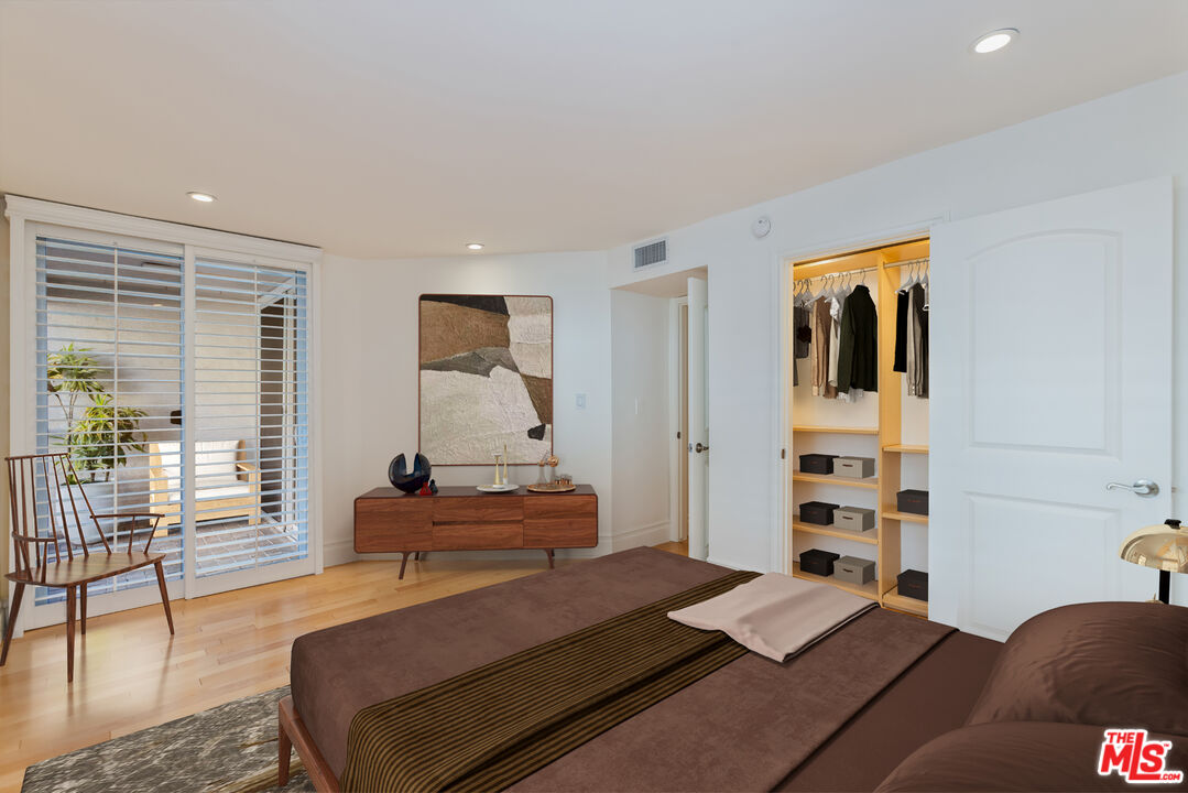 8535 W West Knoll Dr Unit: 109