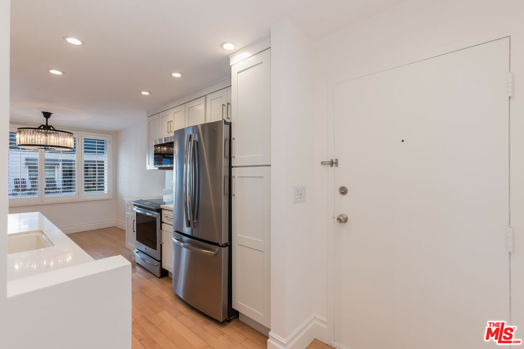 8535 W West Knoll Dr Unit: 109