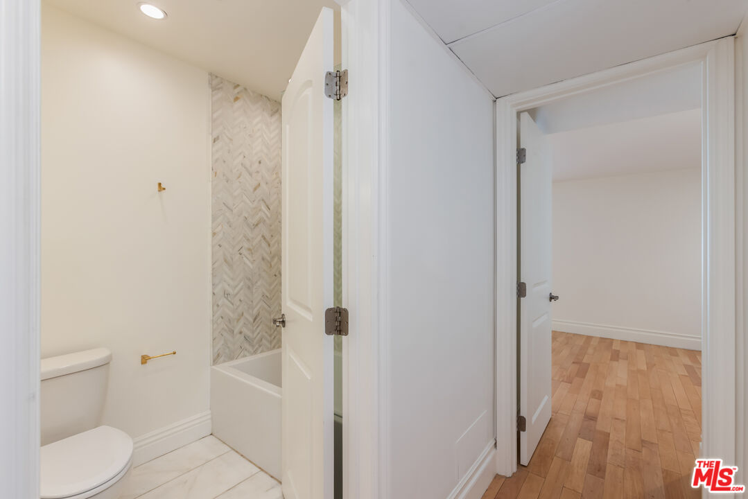 8535 W West Knoll Dr Unit: 109