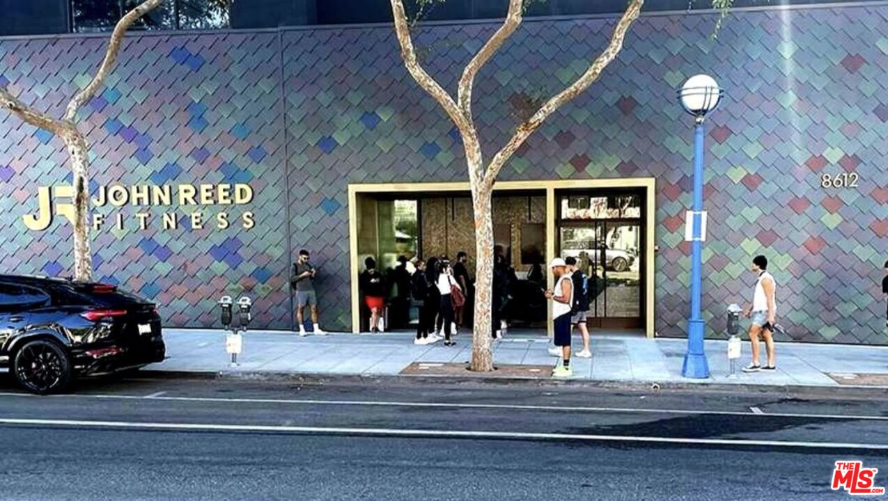 8535 W West Knoll Dr Unit: 109