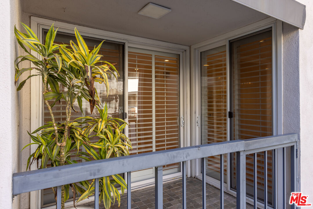 8535 W West Knoll Dr Unit: 109