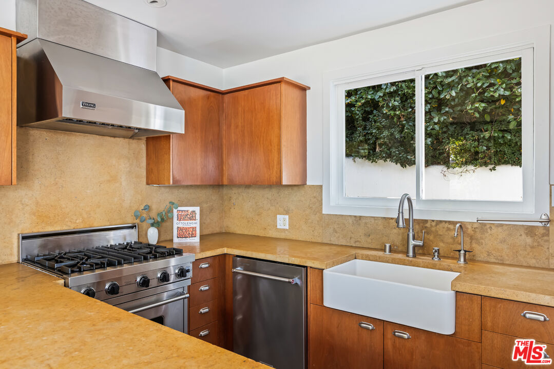1568 Viewsite Dr