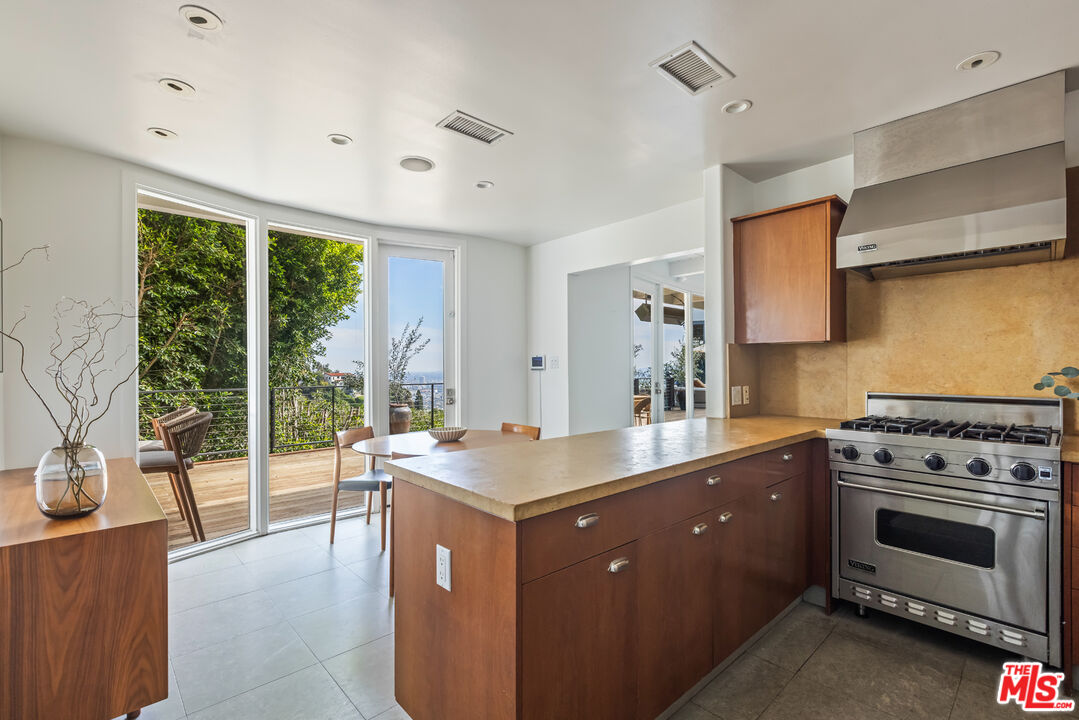 1568 Viewsite Dr
