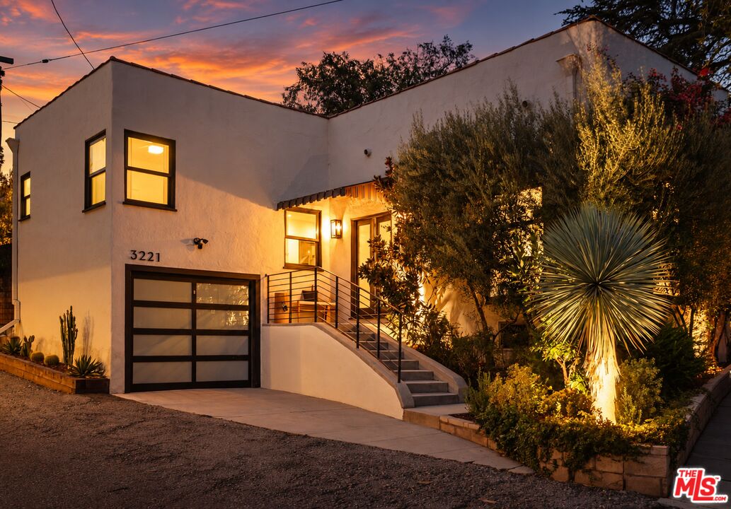 3221 Griffith Park Blvd