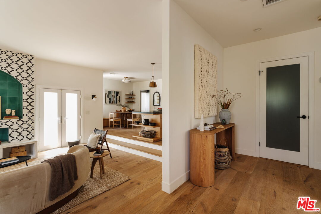 3221 Griffith Park Blvd