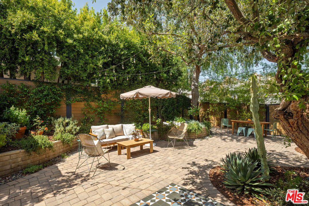 3221 Griffith Park Blvd