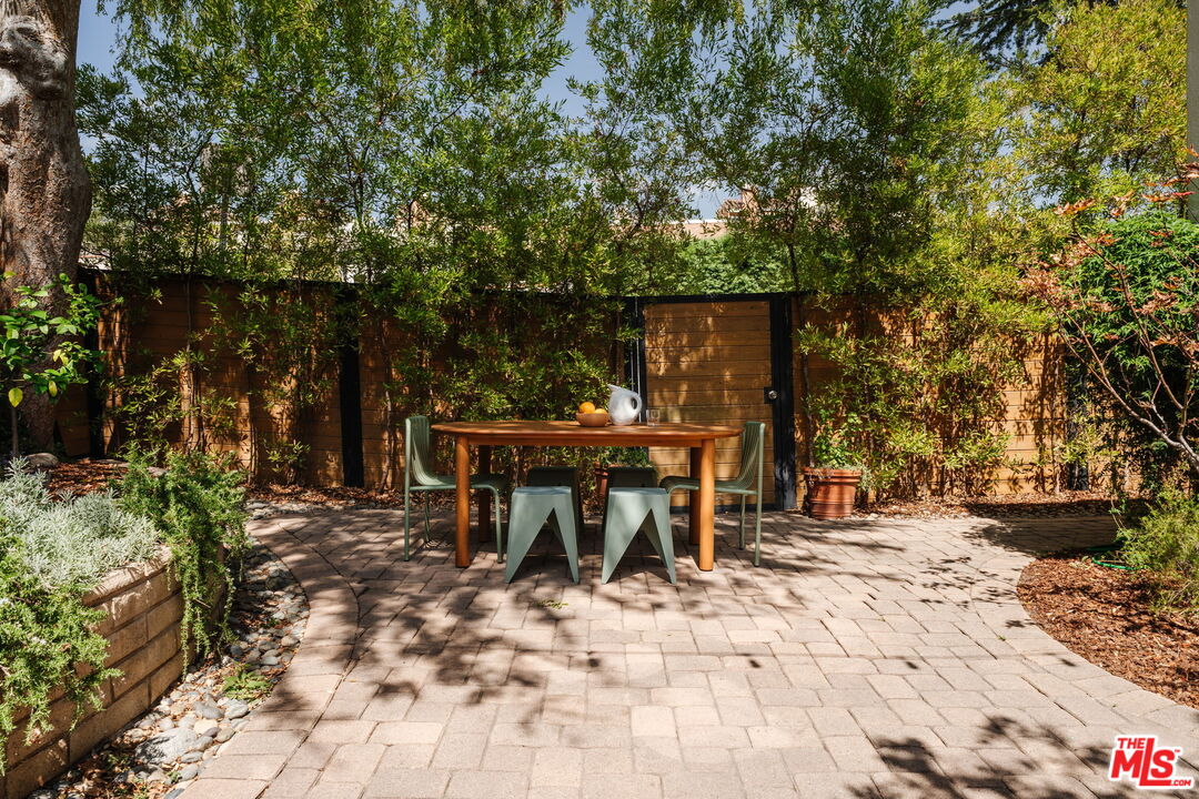 3221 Griffith Park Blvd