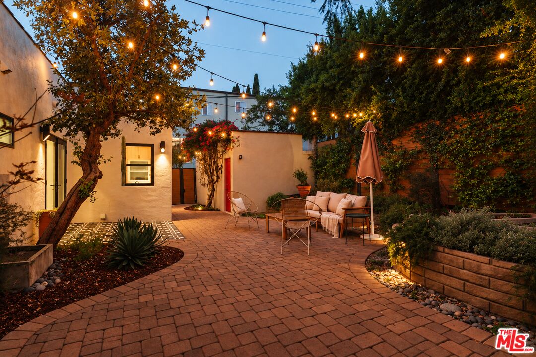 3221 Griffith Park Blvd