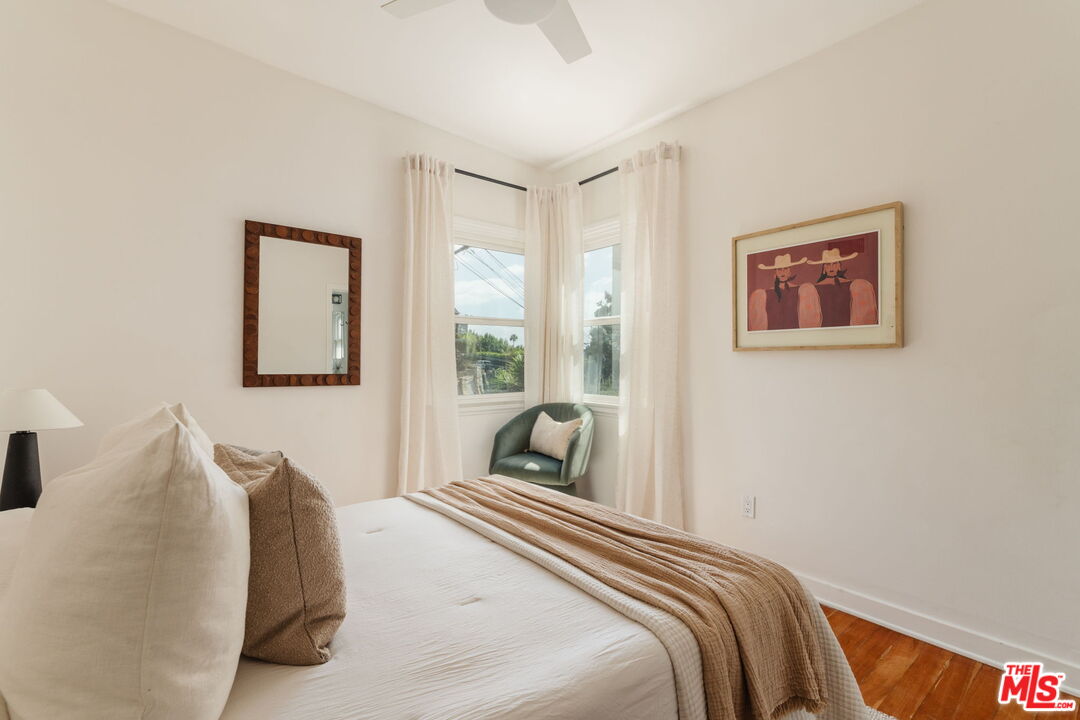 3221 Griffith Park Blvd