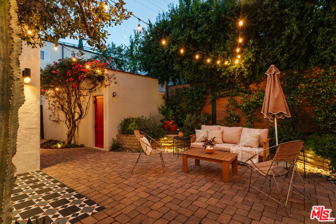 3221 Griffith Park Blvd