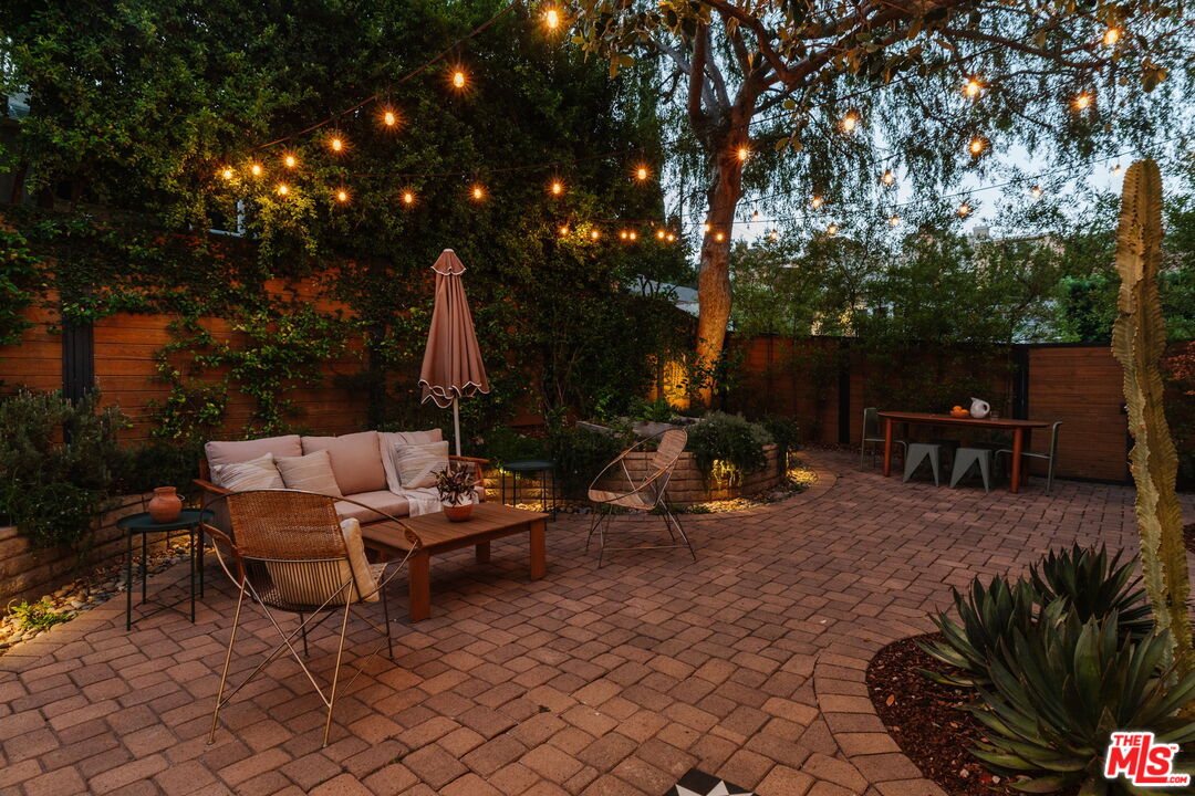 3221 Griffith Park Blvd