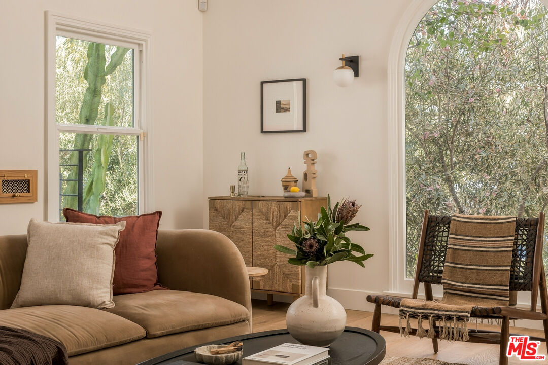 3221 Griffith Park Blvd
