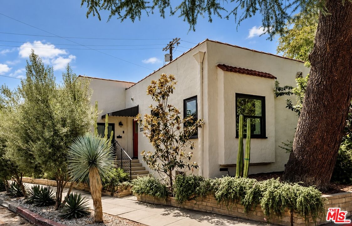 3221 Griffith Park Blvd