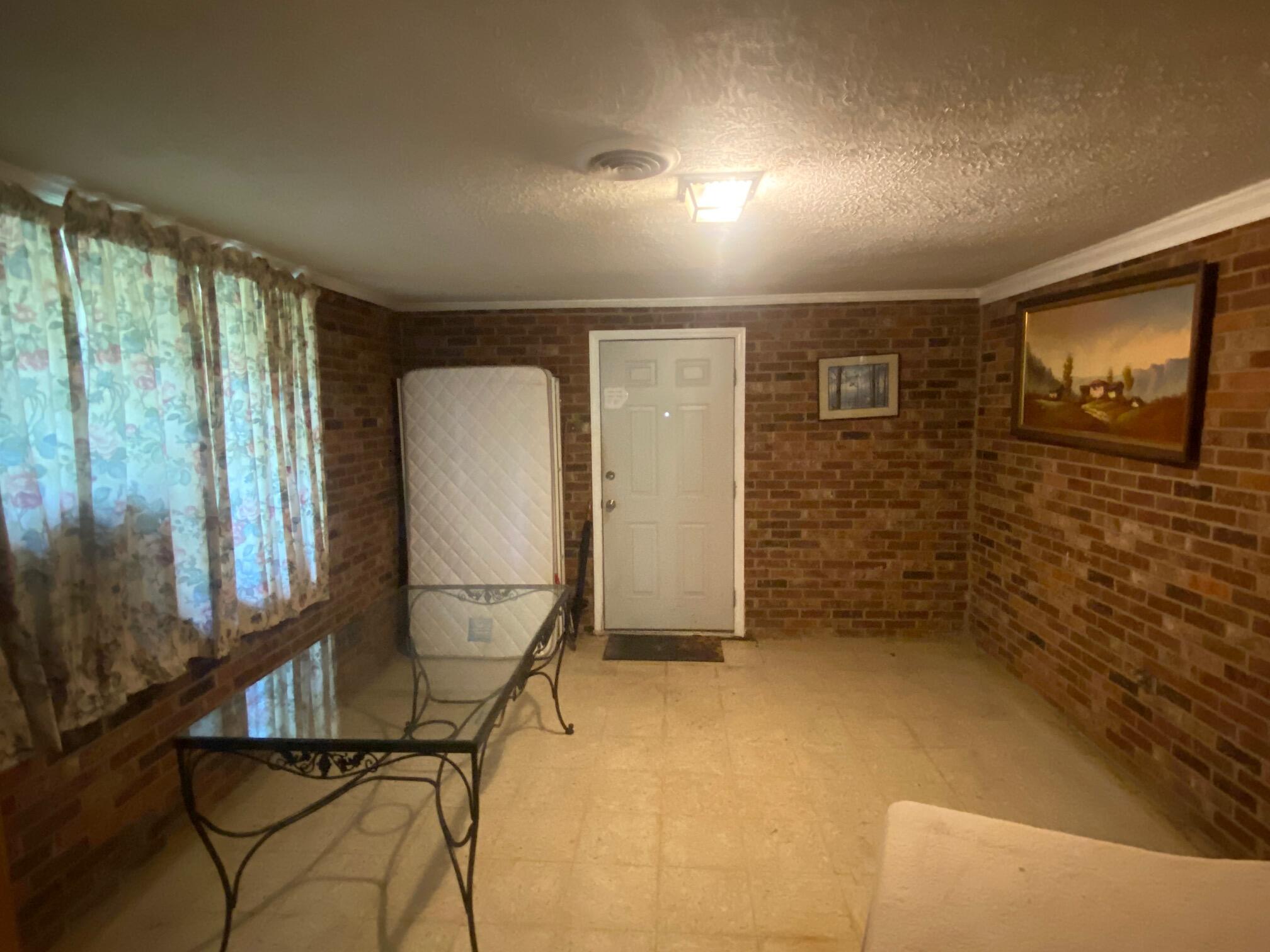 906 Sudlow Lake Road