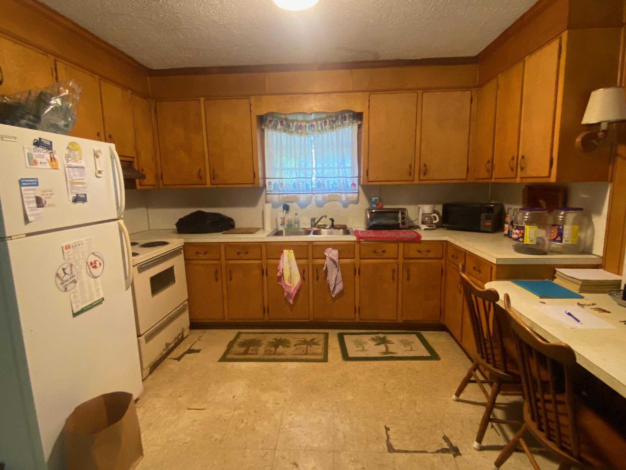 906 Sudlow Lake Road