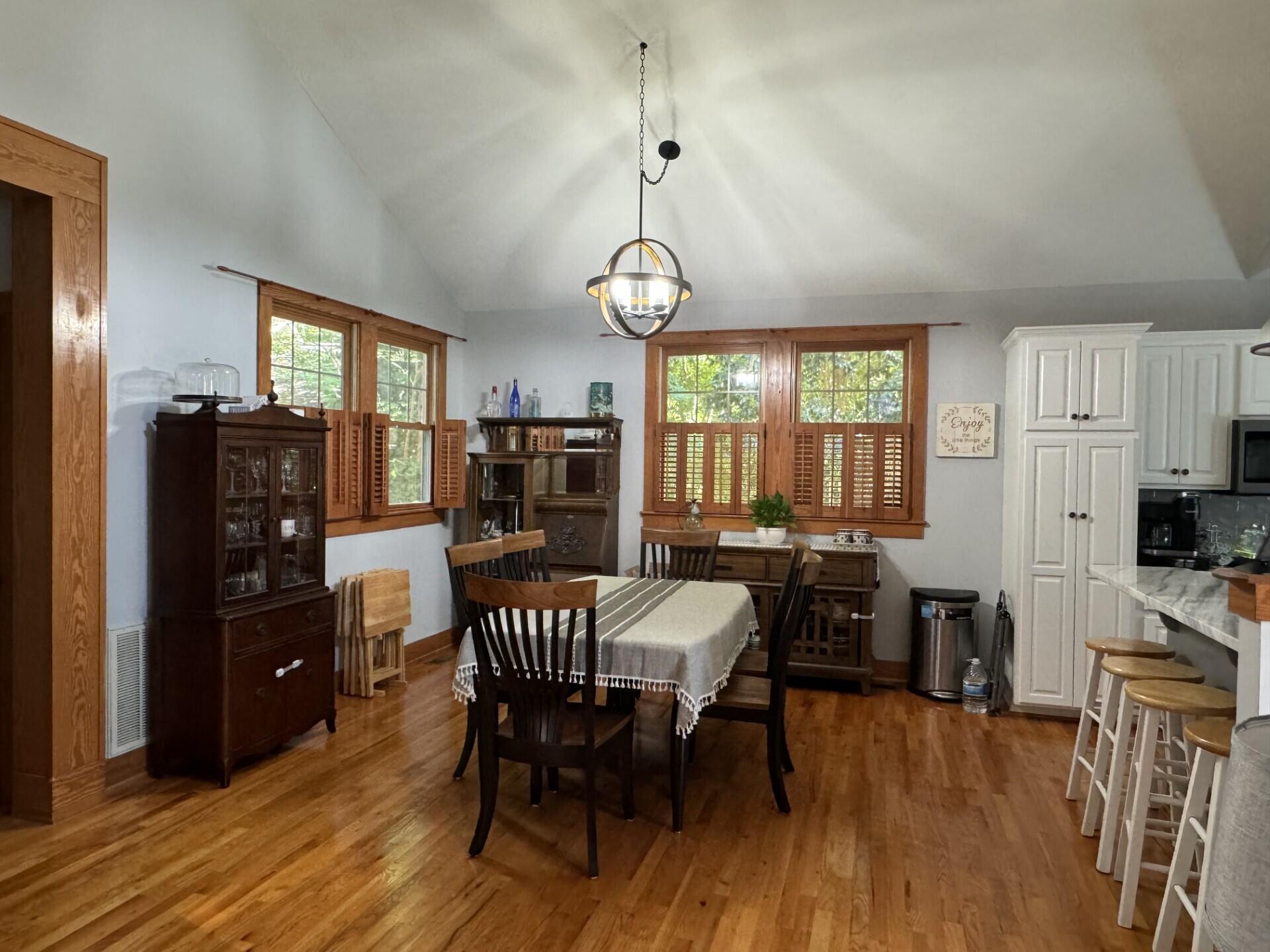 6 Bungalow Village Way
