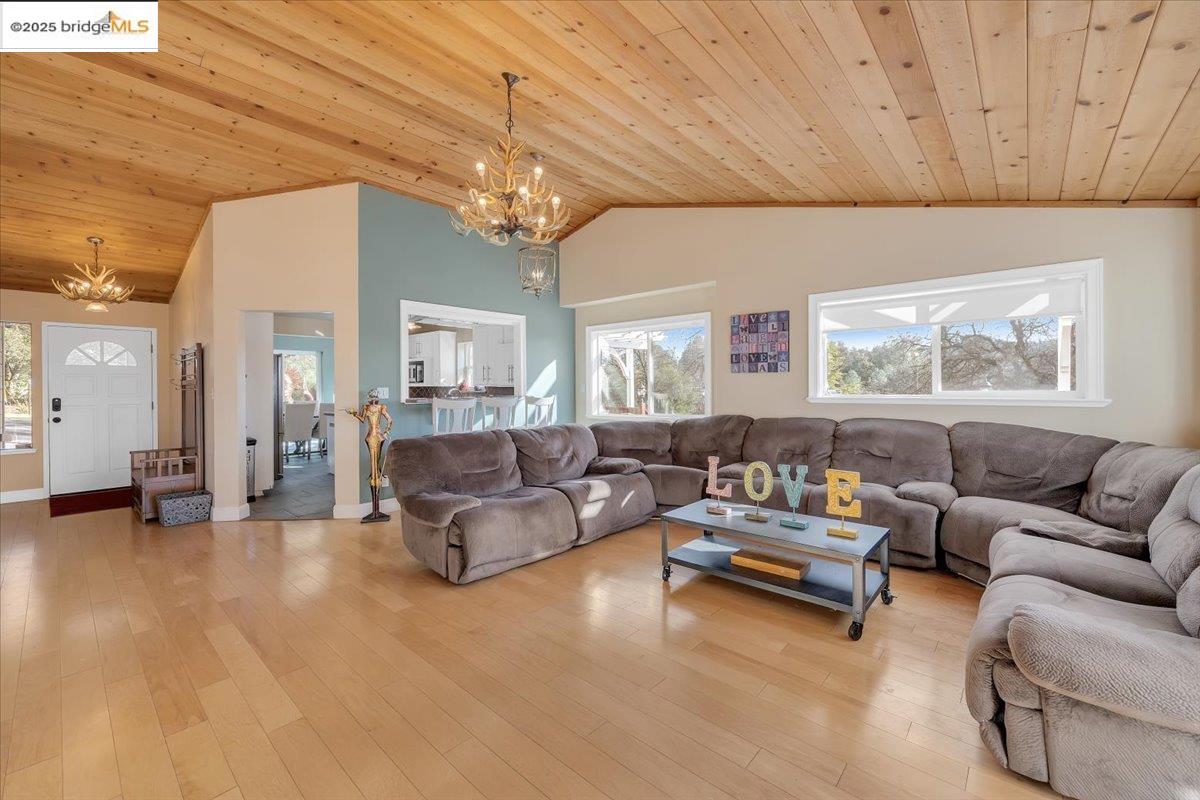 12881 Green Valley Cir