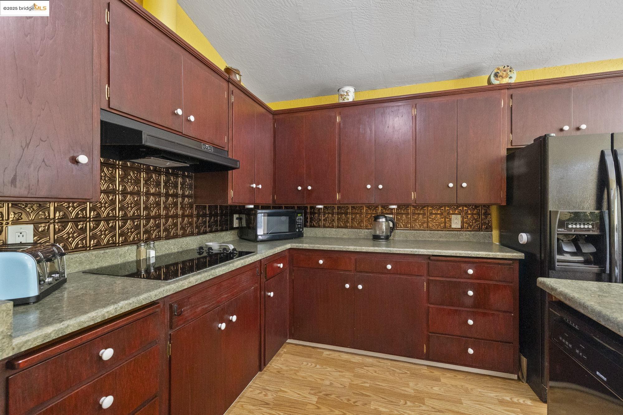 20325 Eureka Dr