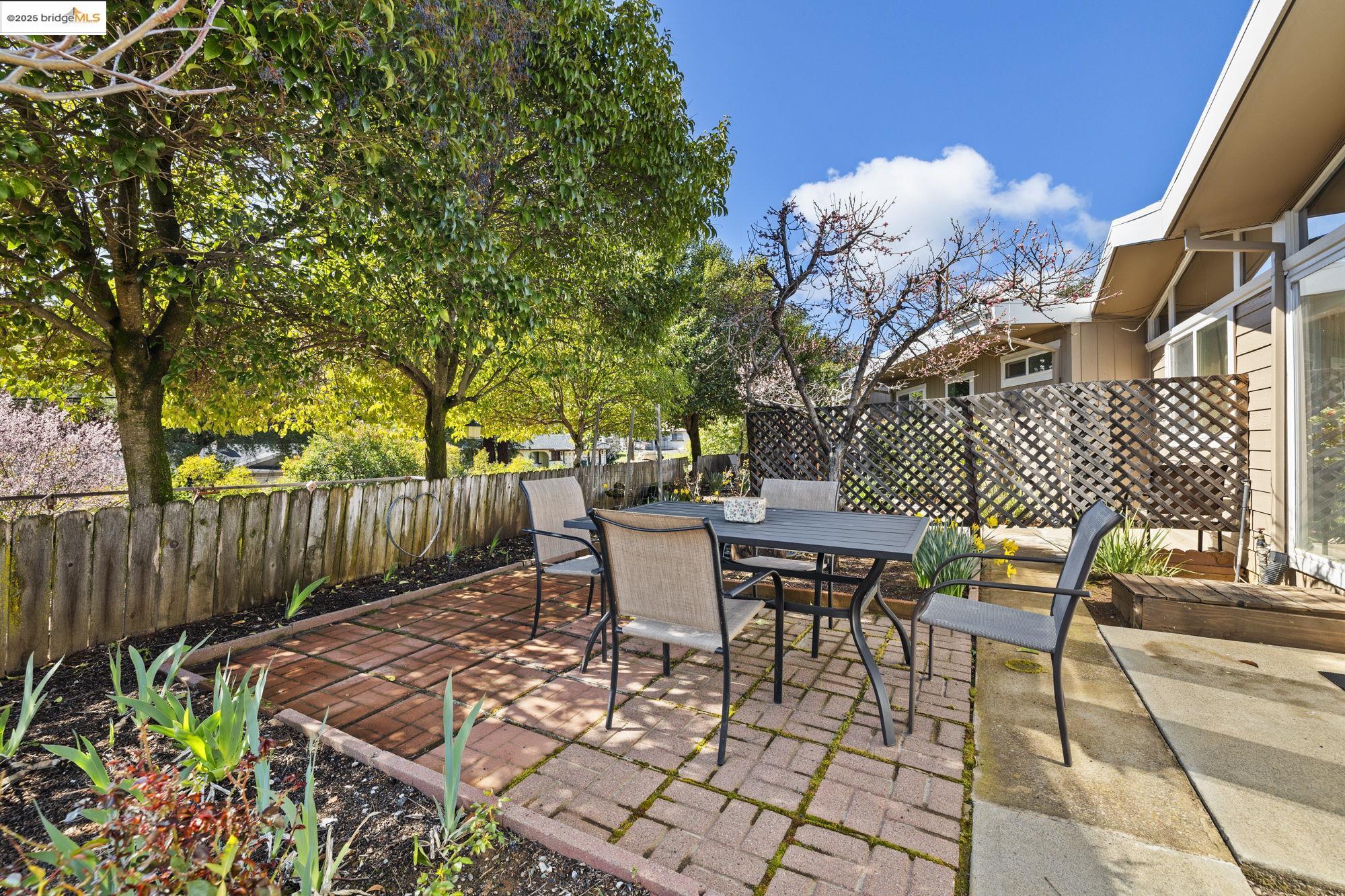20325 Eureka Dr