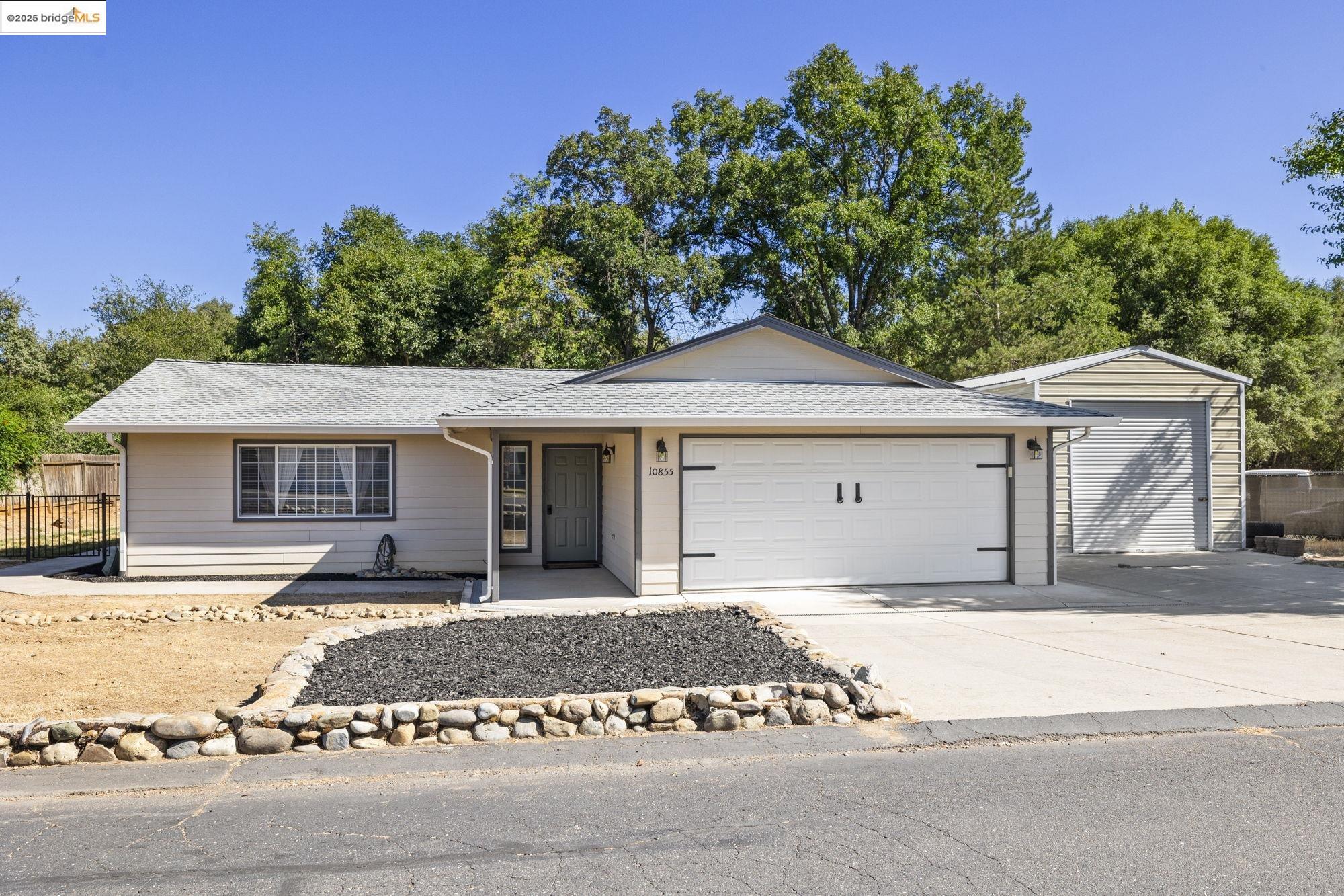 10855 Robinwood Ln