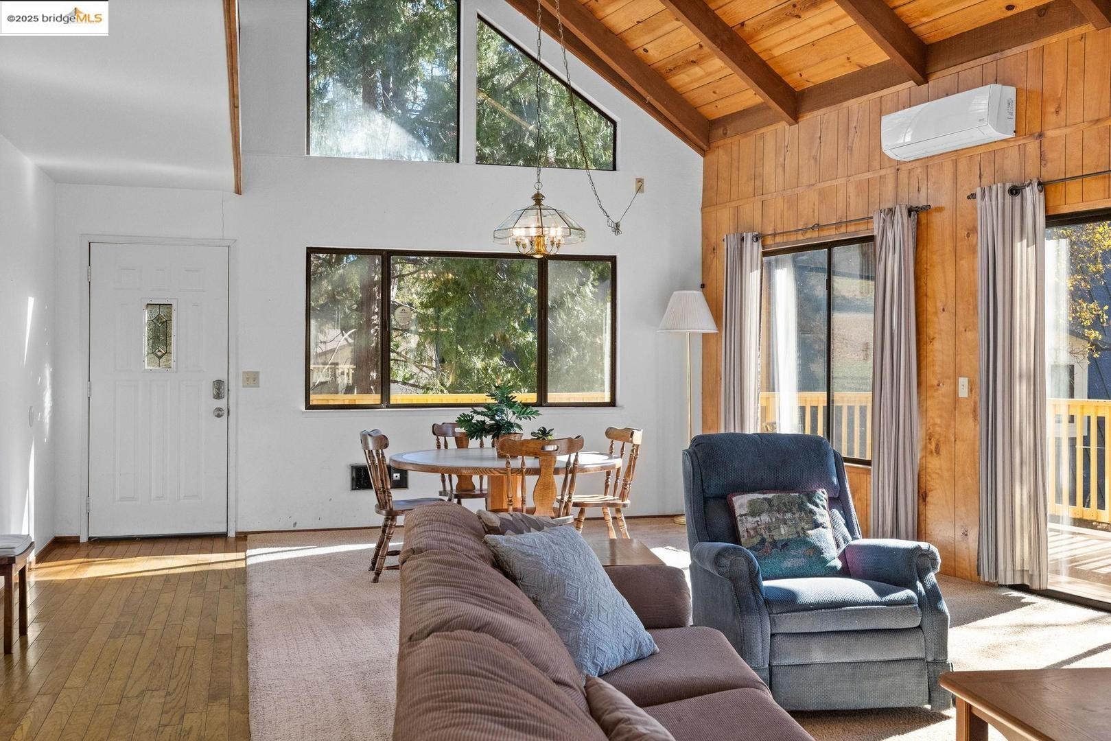 20266 Pine Mountain Dr