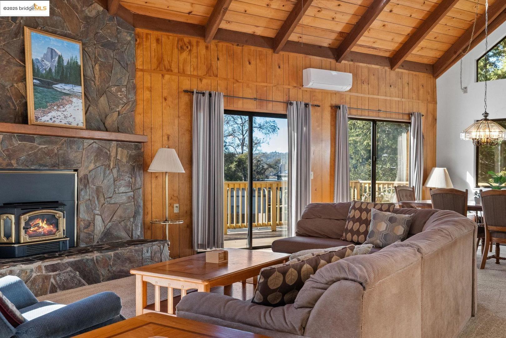 20266 Pine Mountain Dr