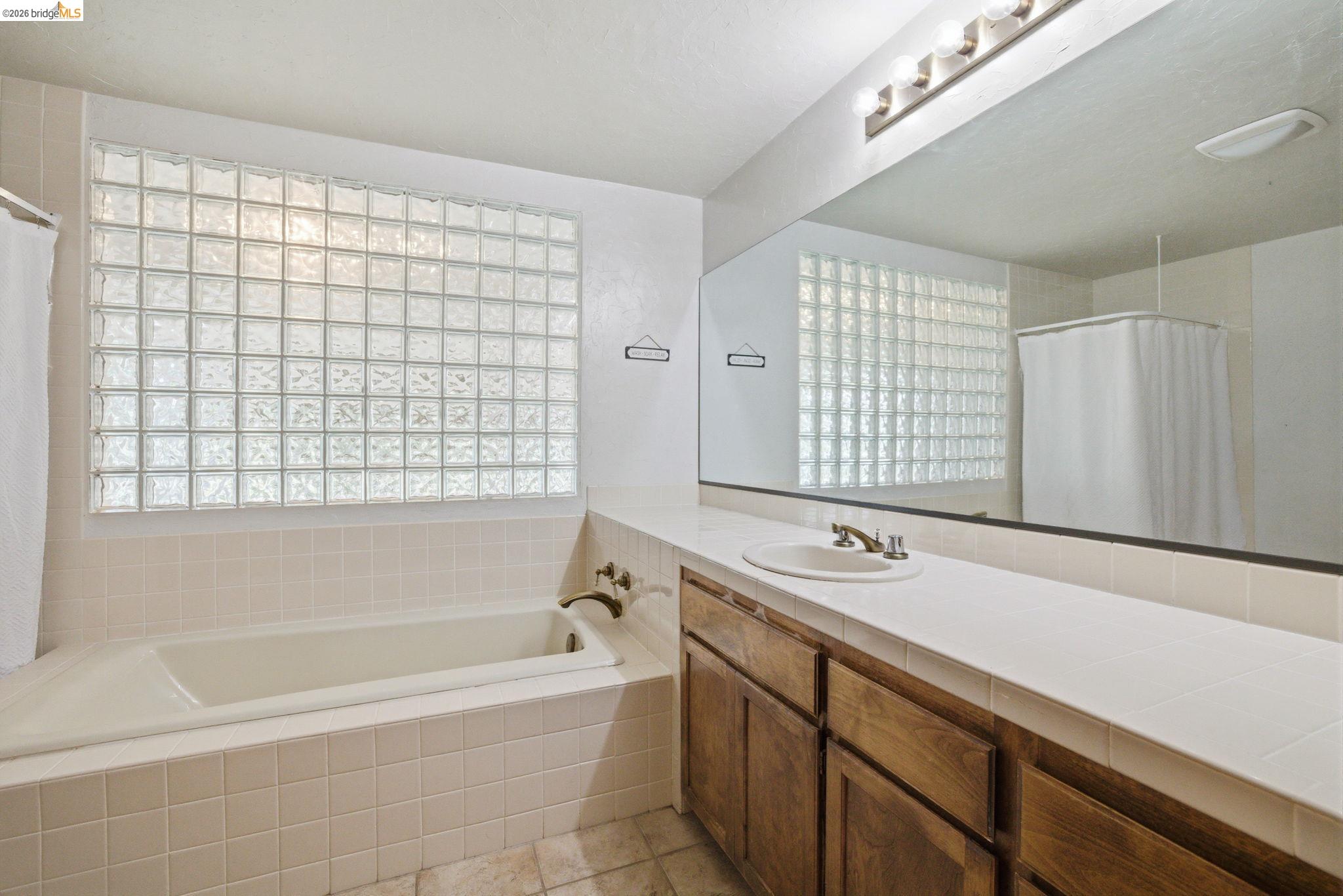 23245 Isabella Ct