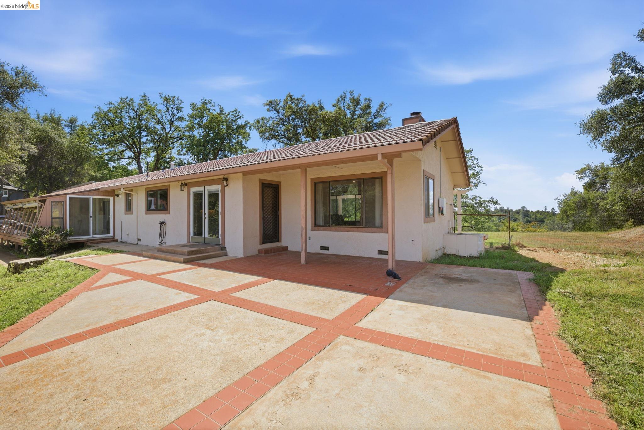 23245 Isabella Ct