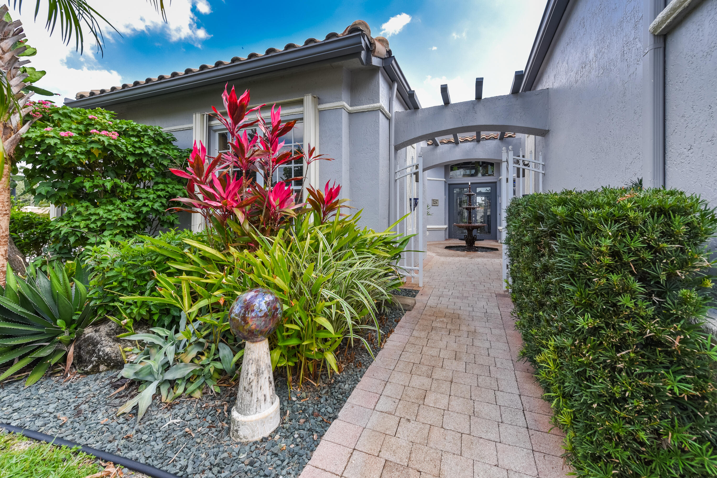 8962 Torcello Way