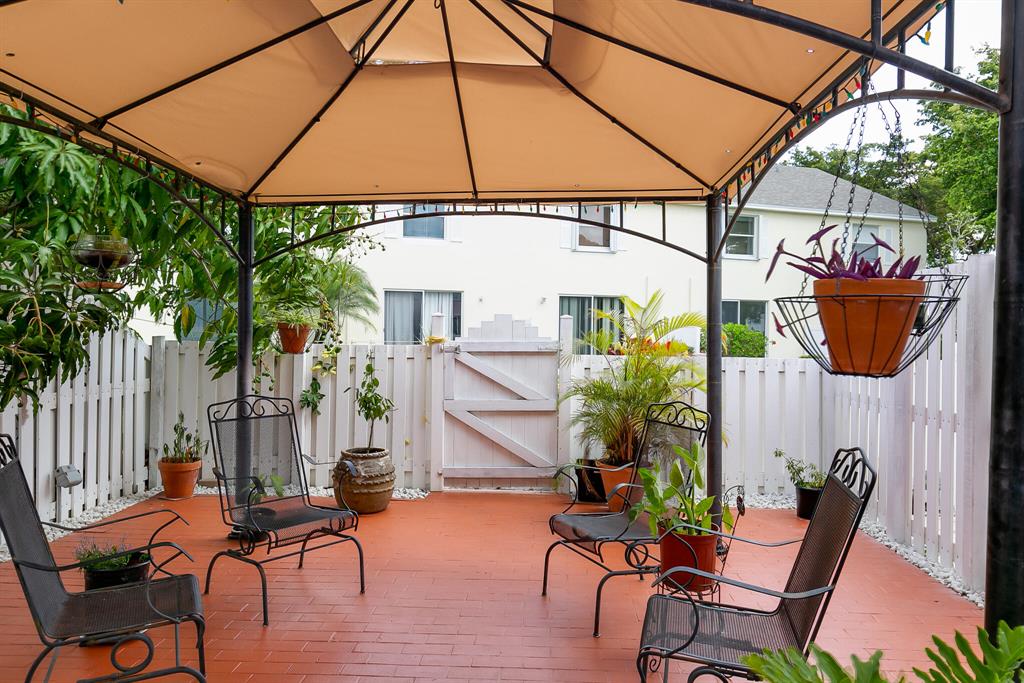 231 Foxtail Drive Unit: E