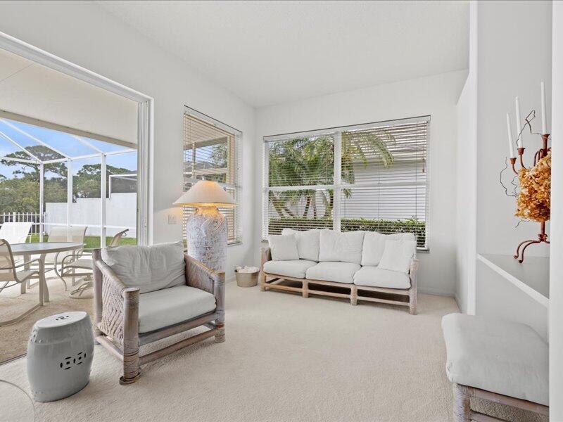 529 SW Hampton Court