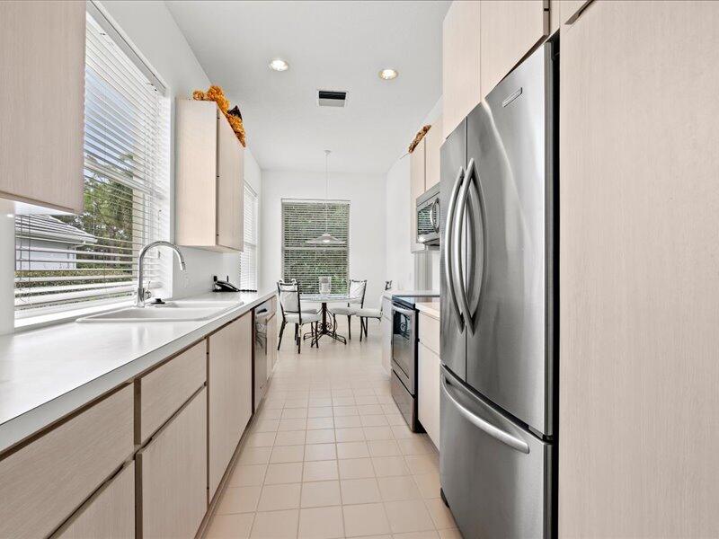529 SW Hampton Court
