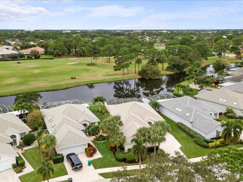 529 SW Hampton Court