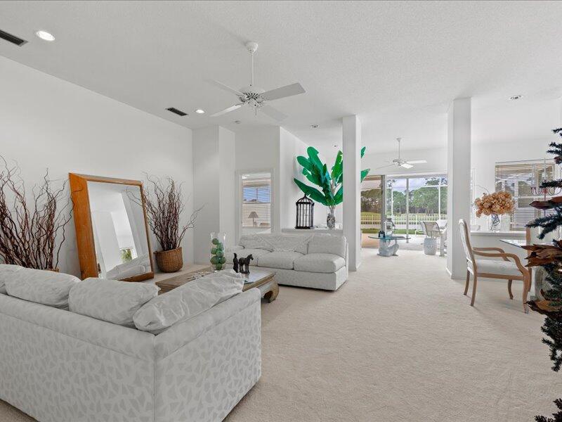 529 SW Hampton Court