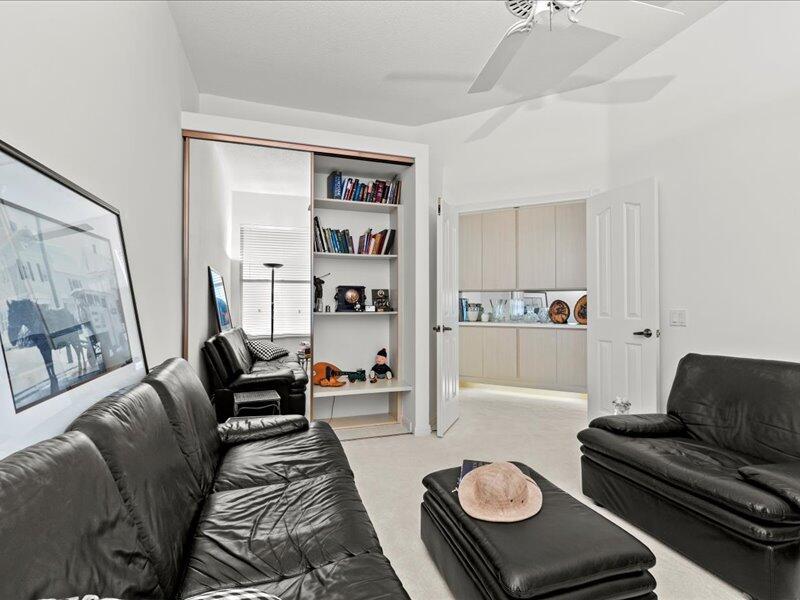 529 SW Hampton Court