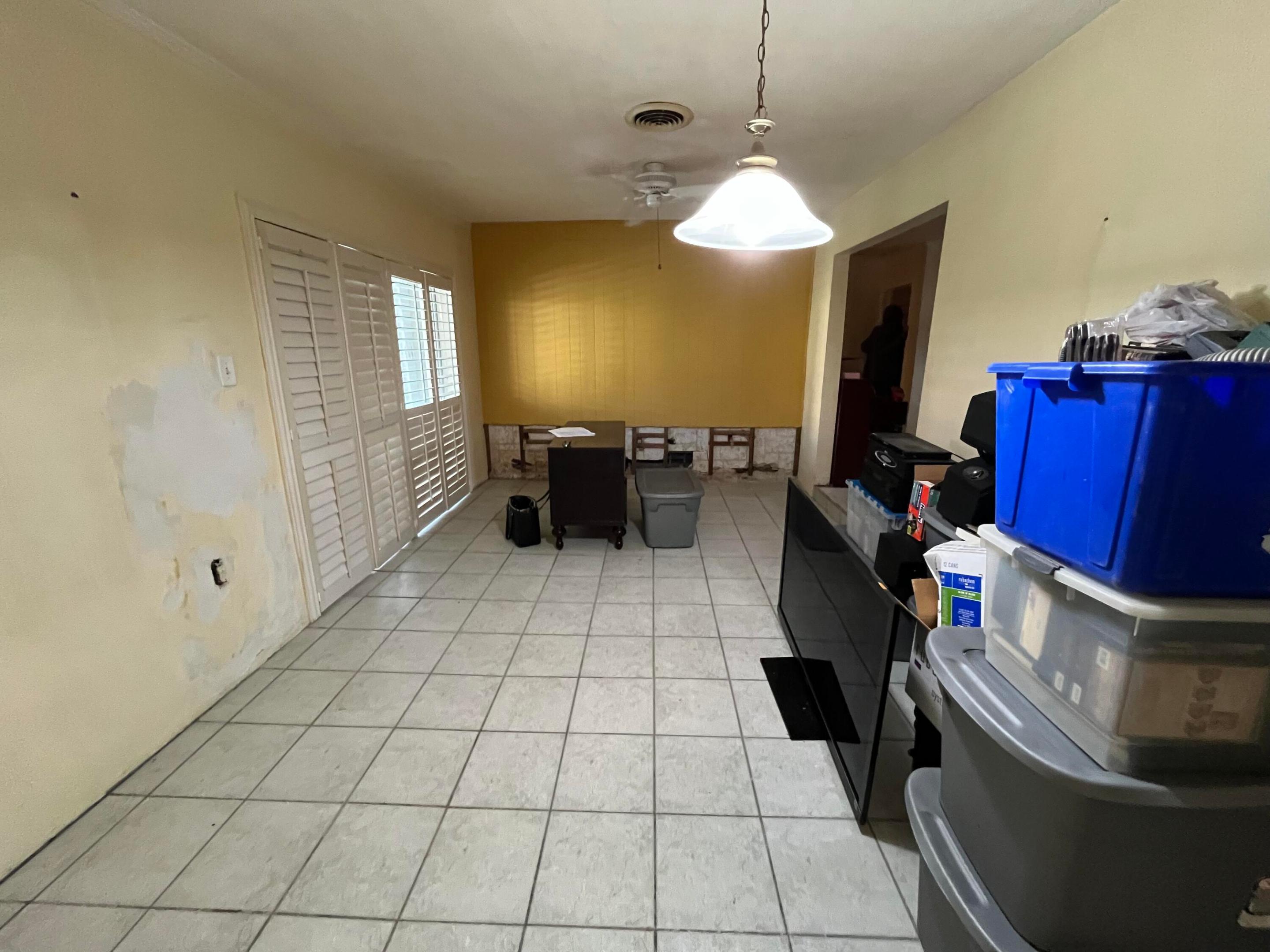 1220 Stoneway Lane