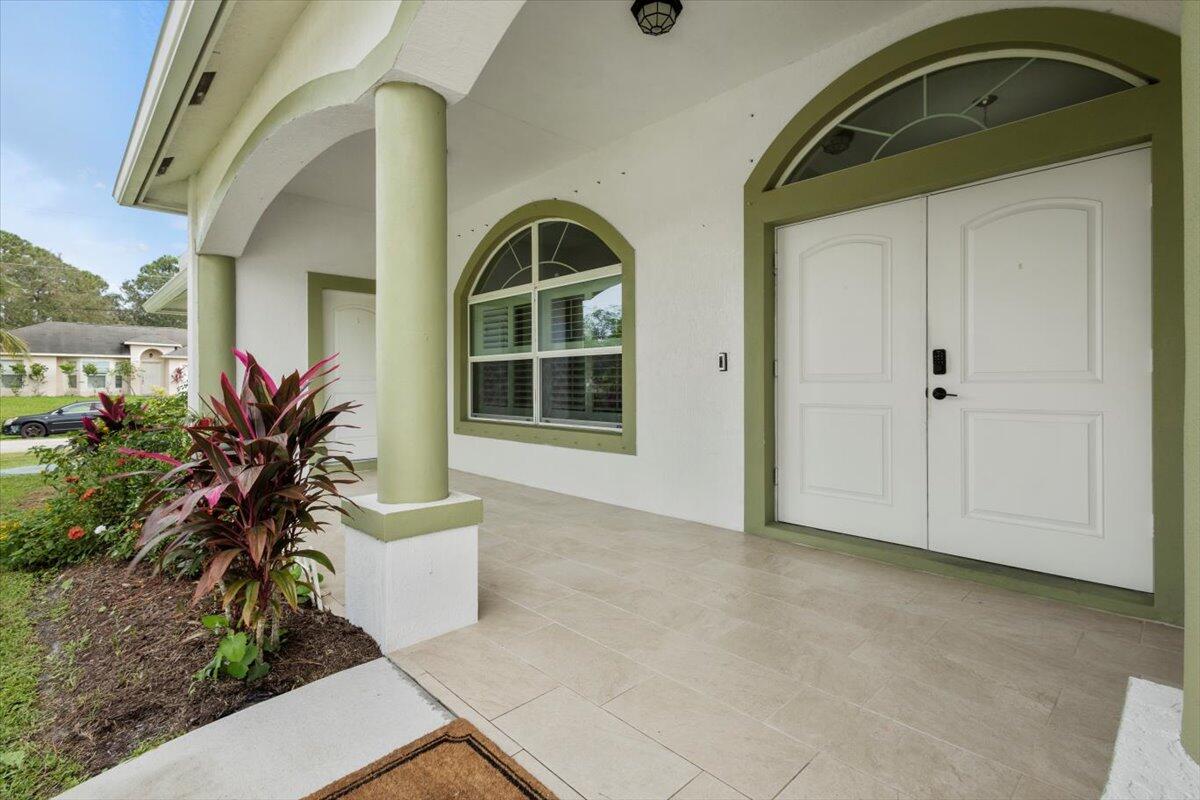 1602 SW Glacador Avenue