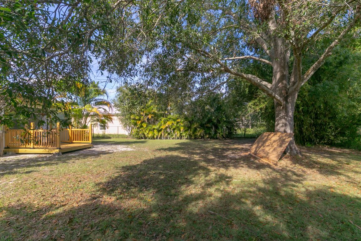 1133 SW Hibiscus Street