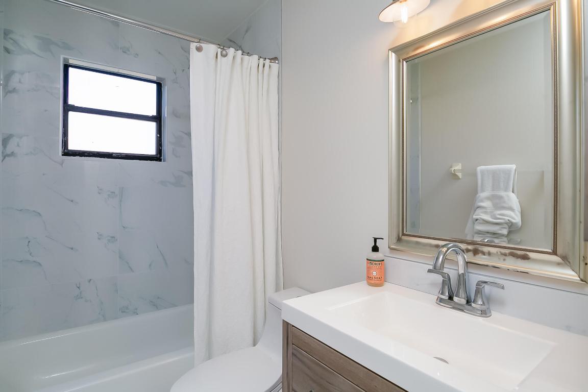 1133 SW Hibiscus Street