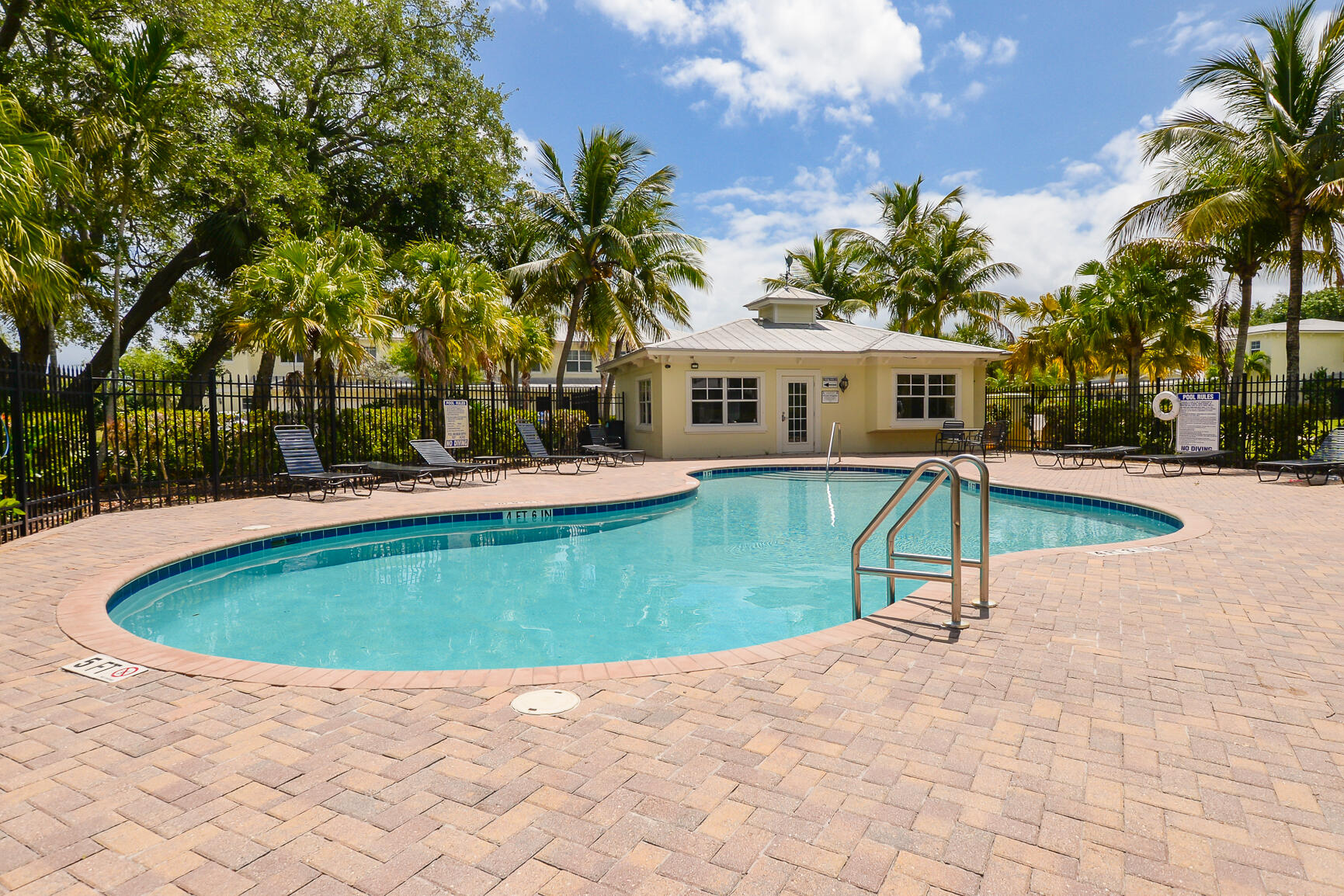 2555 Creekside Drive