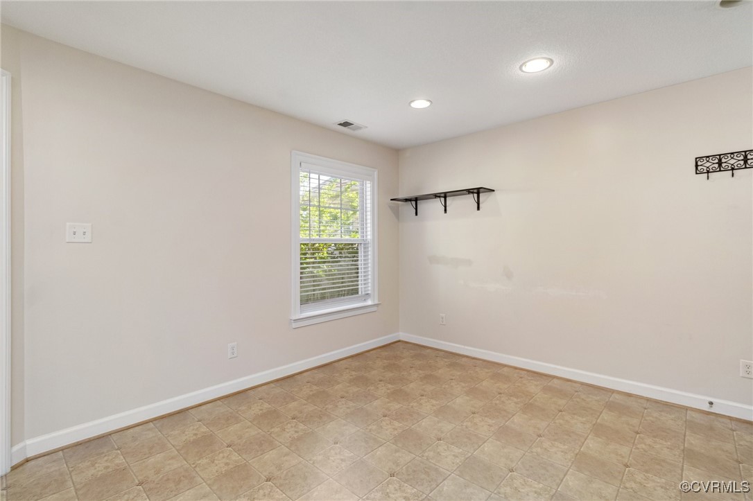 5529 Frog Pond Ln