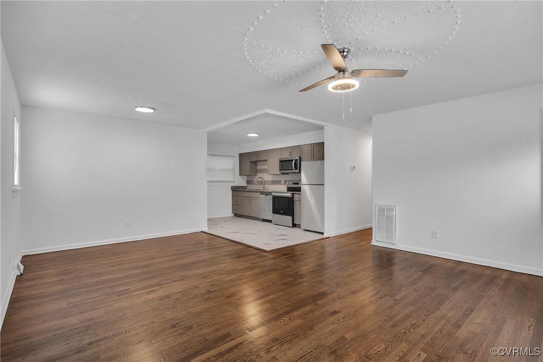2924 Glenan Dr