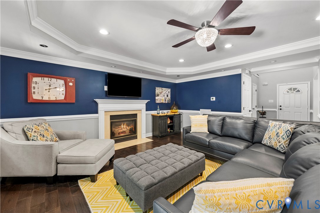 12312 Goldengate Pl