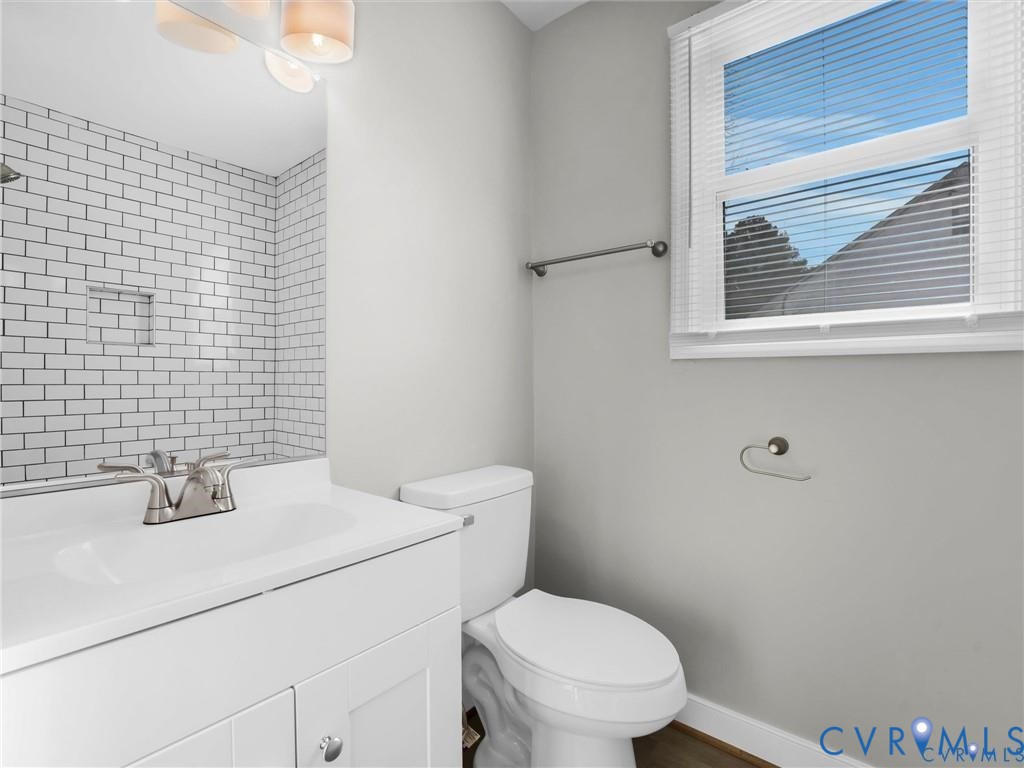 1 E 35th St