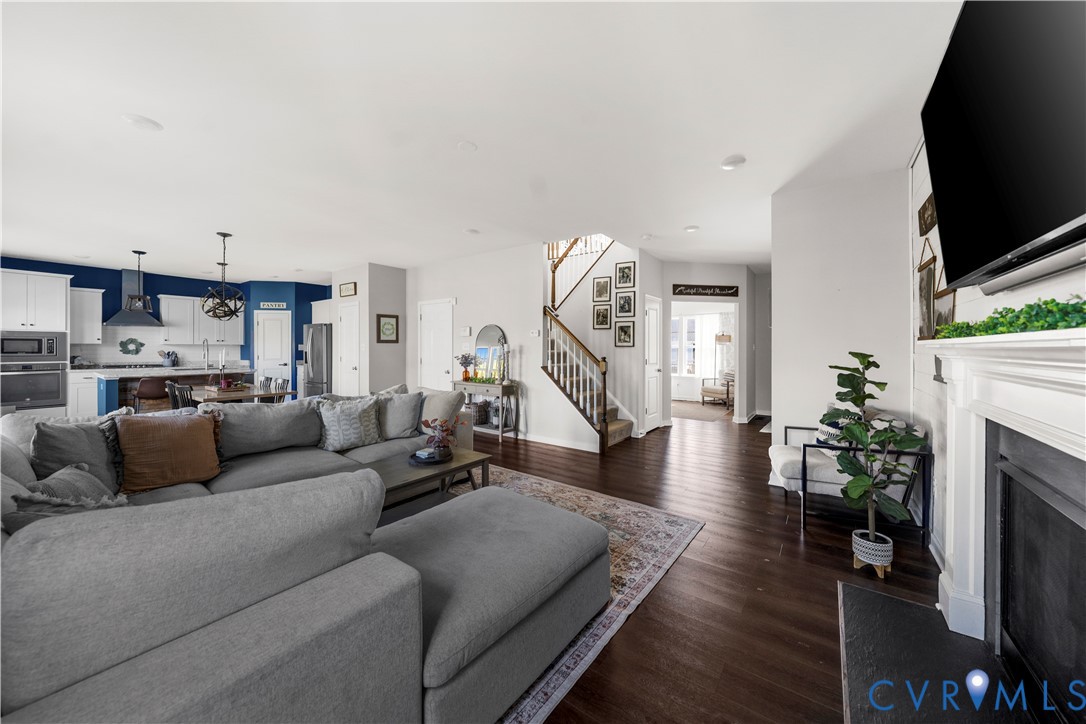 6800 Stafford Park Dr