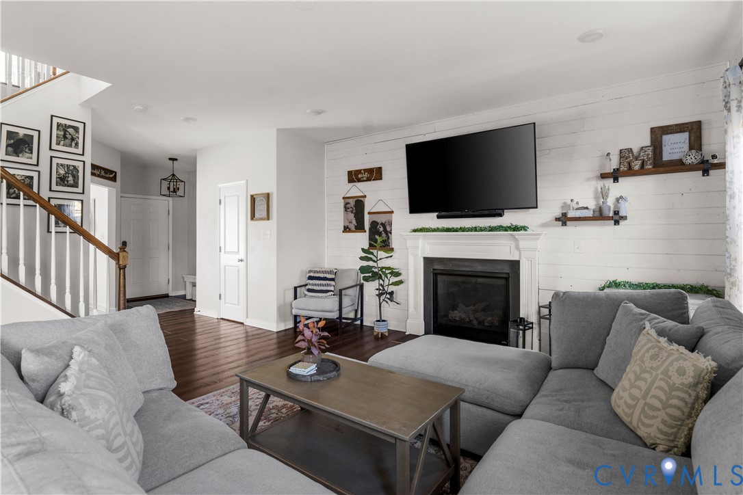 6800 Stafford Park Dr