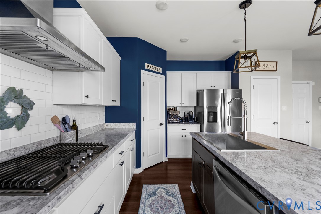 6800 Stafford Park Dr