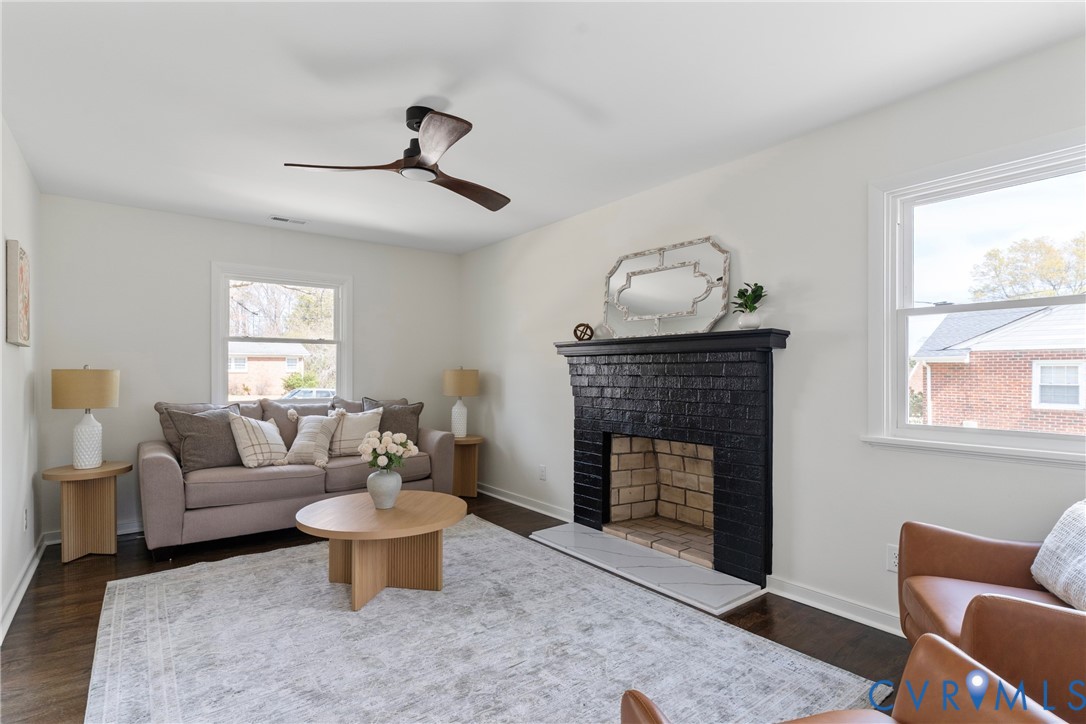 8307 Emerald Ln