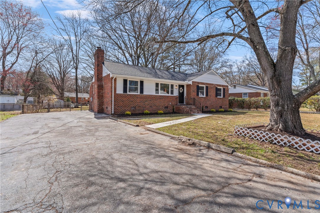 8307 Emerald Ln