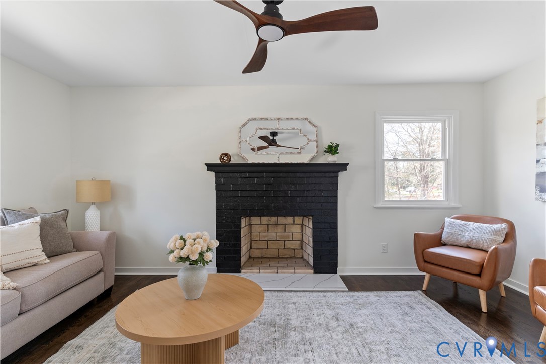 8307 Emerald Ln